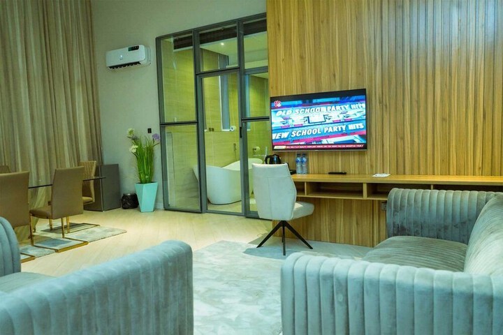 Room 3 of 36