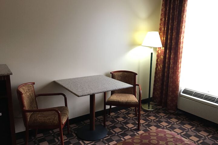 Main Building Room with 2 Queen Beds (4 of 9)