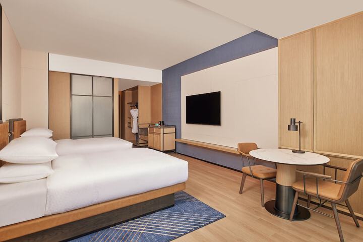 Room 10 of 21