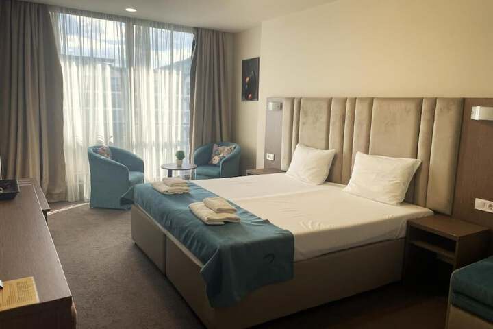 Room 10 of 28