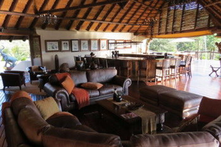 Lounge 41 of 118