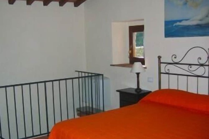 Room 5 of 40