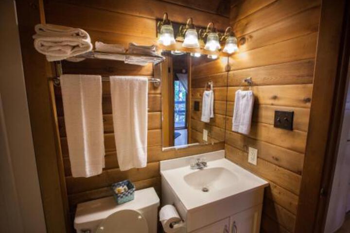 Exterior of Lake Texoma Camping Resort Cabin 12