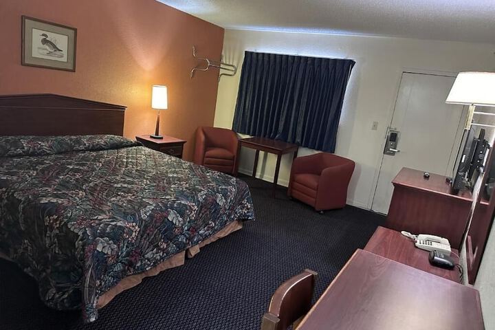 Room 8 of 15