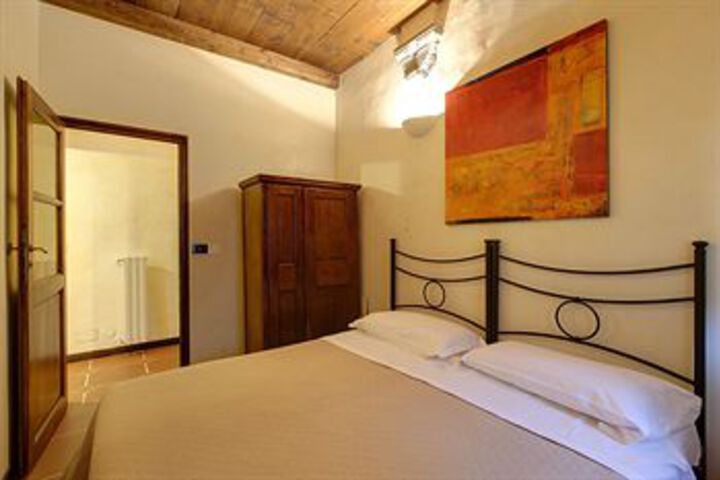 Room 52 of 166