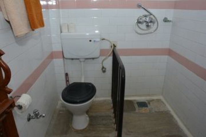 Room 4 of 24