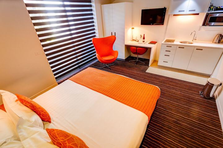 Room 5 of 52