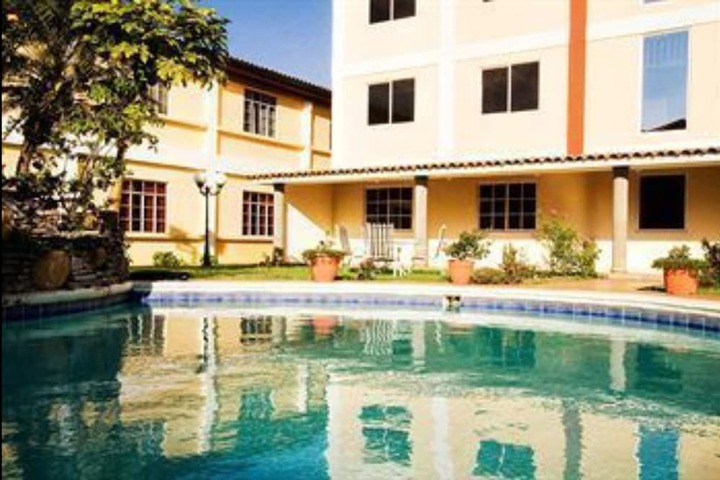 Pool Hotel