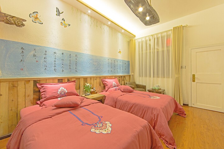 Room 9 of 108