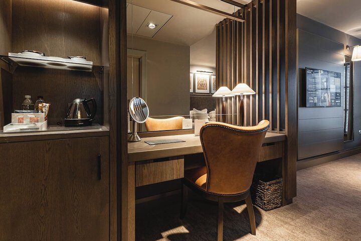 Room 10 of 65