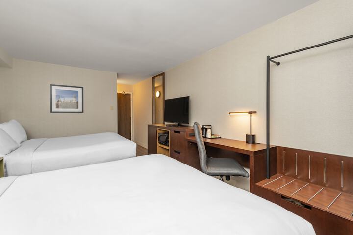 2 Queen Beds (10 of 19)