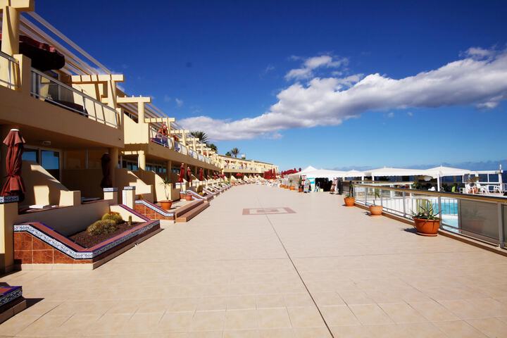 Sundeck 24 of 27