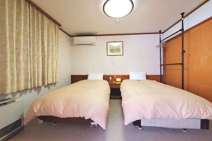 Room 15 of 110