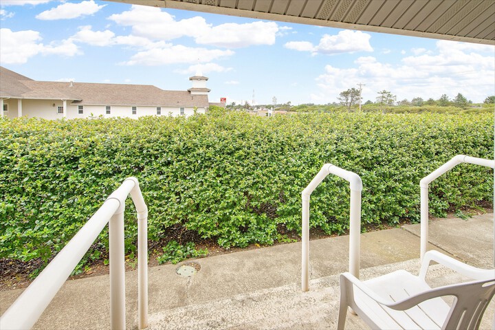 Hotel Exterior 60 of 67