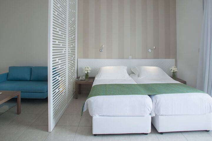 Room 14 of 32