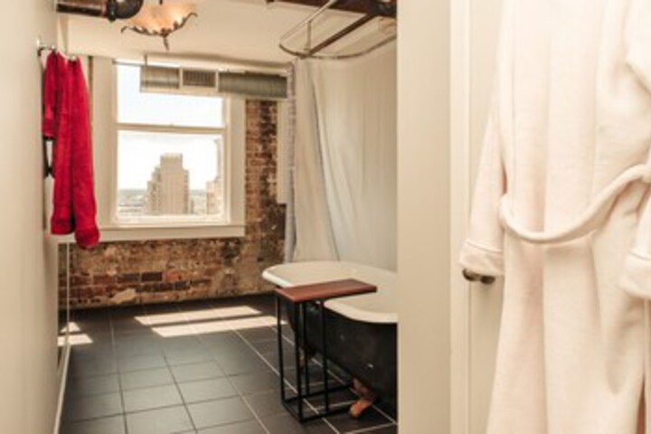 Room 2 of 39