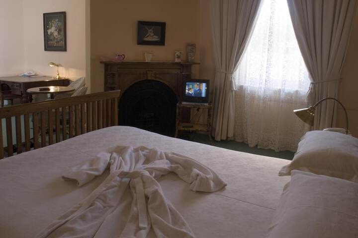 Room 6 of 17
