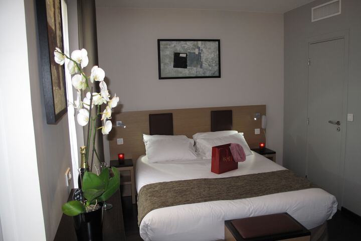 Room 10 of 48