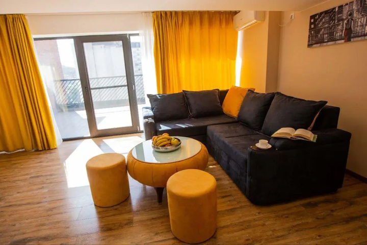 Room 4 of 18