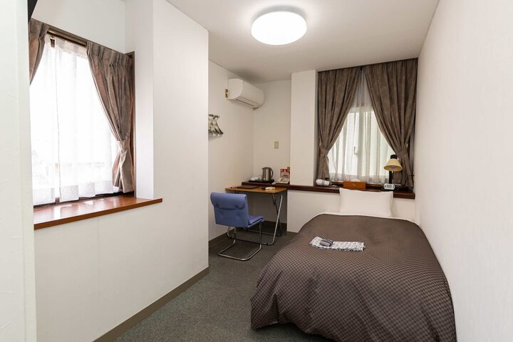 Room 12 of 48