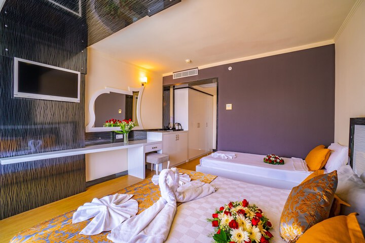 Room 15 of 170