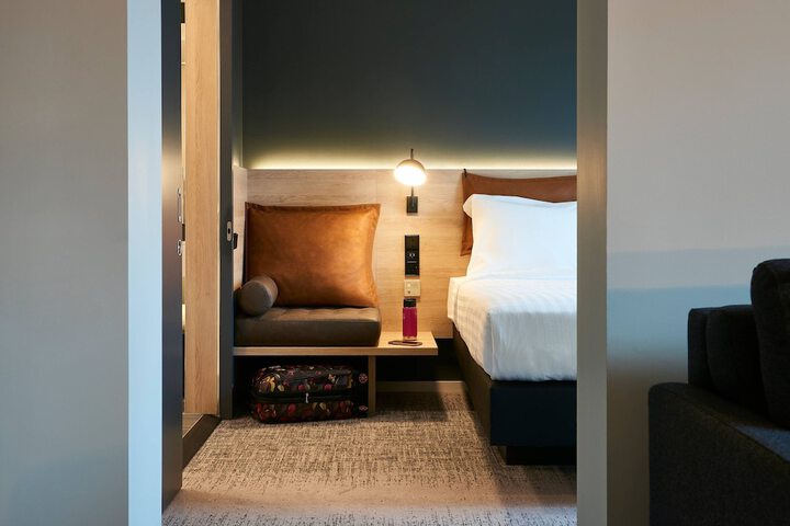 Room 9 of 39