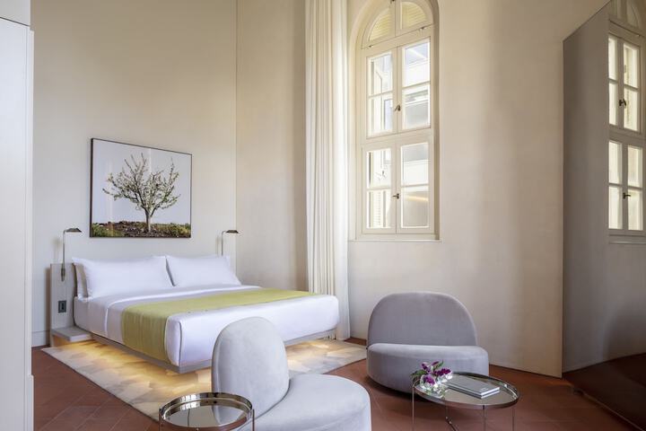 Room 3 of 68