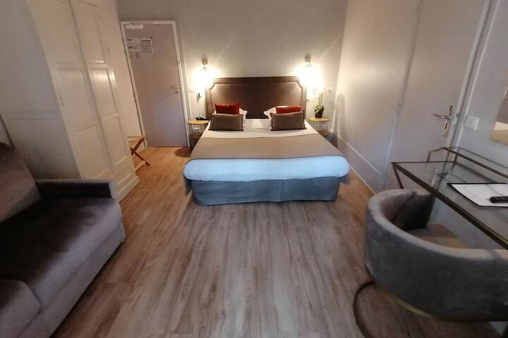 Room 9 of 79