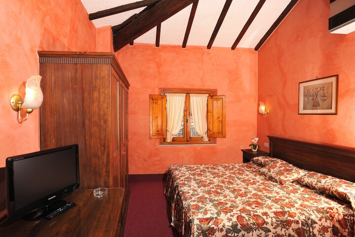 Room 8 of 48