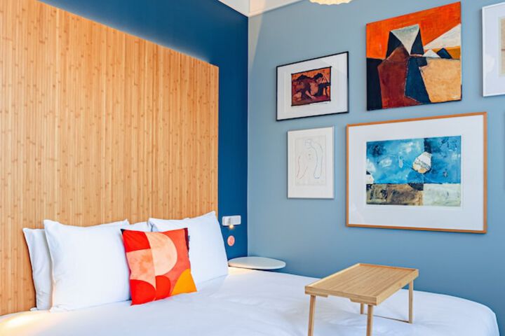 Room 18 of 65