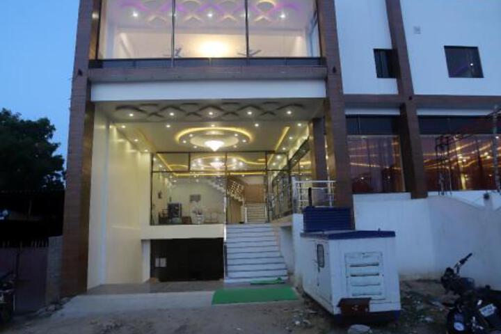 Elegance Hotel & Banquet