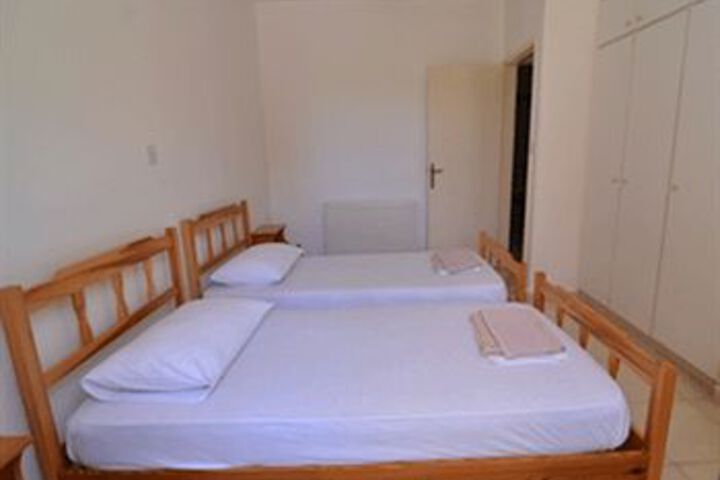 Room 4 of 32