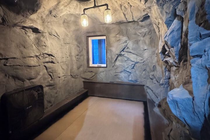 Room 8 of 28