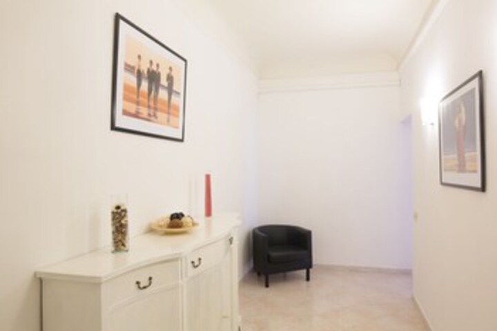 Room 6 of 10