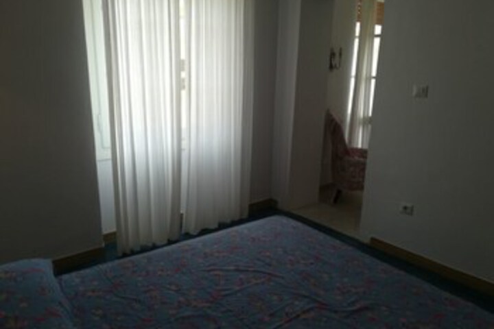 Room 27 of 60