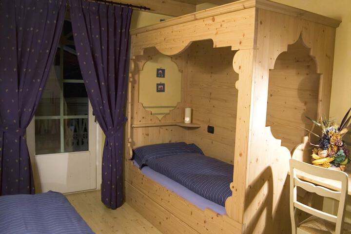 Room 2 of 30