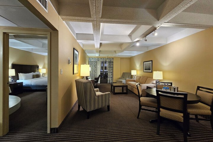Room 8 of 66