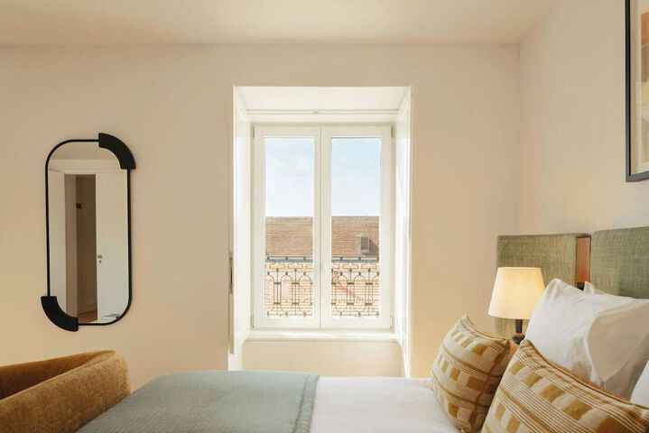Room 18 of 193