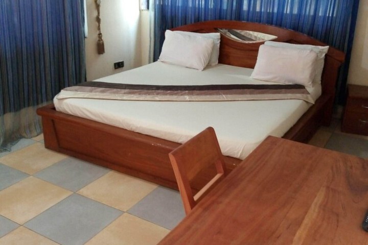 Room 8 of 16