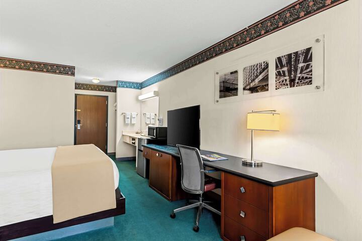 Room 13 of 38