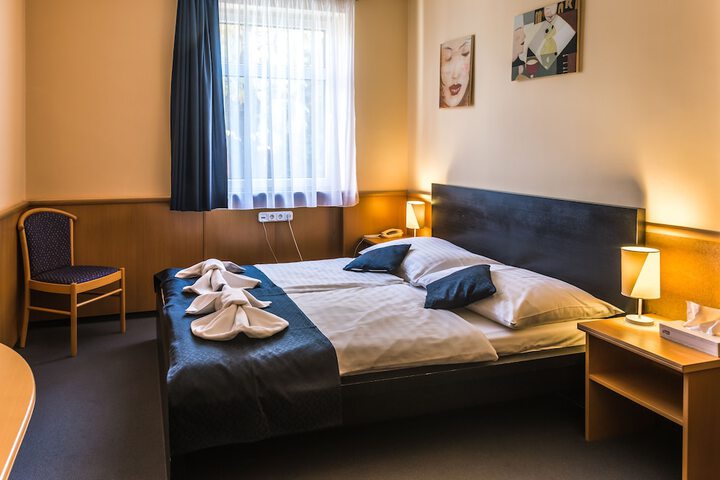 Room 8 of 36