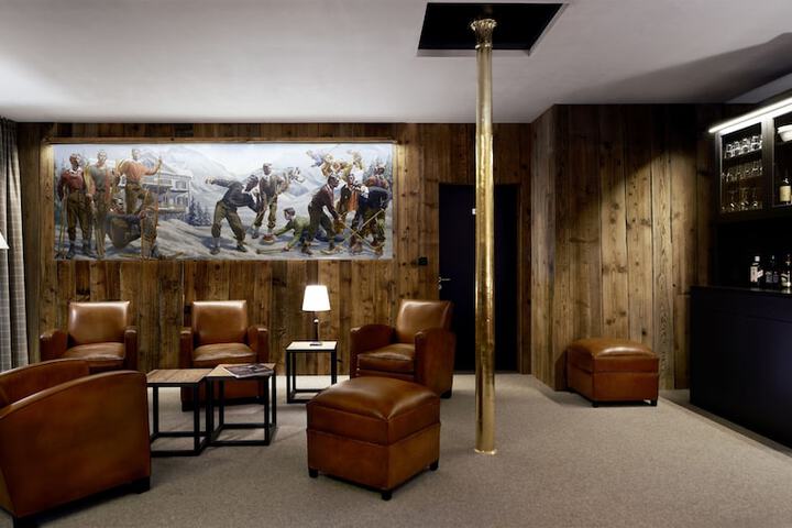 Lounge 61 of 77