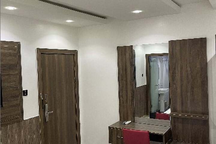 Room 11 of 27