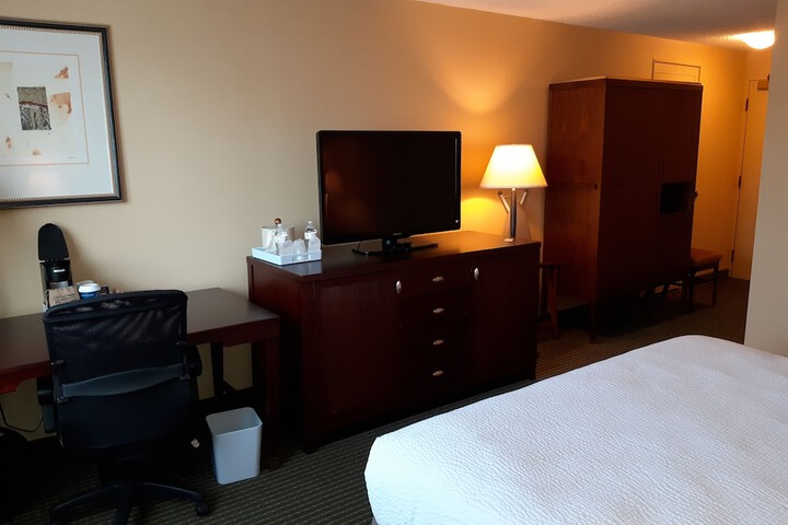 1 King Bed (11 of 11)