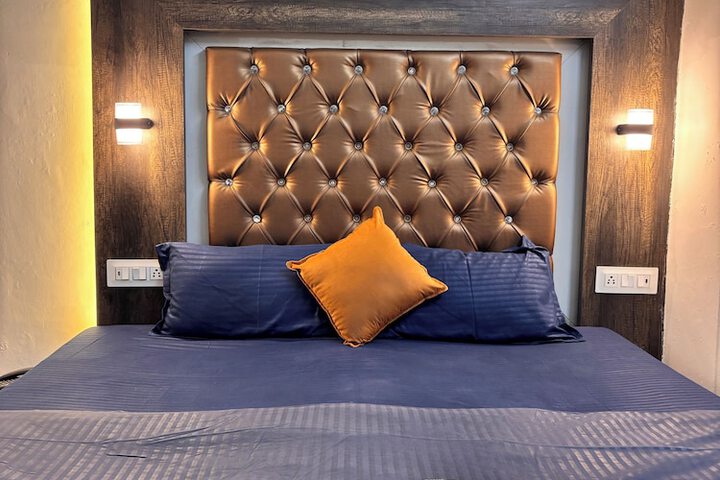 Room 16 of 28