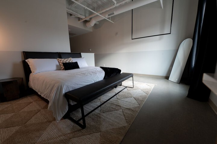 1 King Bed (14 of 19)