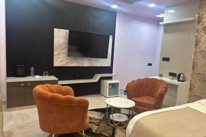 Room 4 of 13