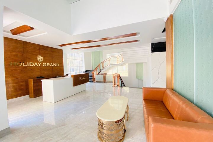 Hotel Holiday Grand Near Expo Mart