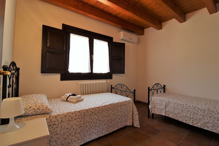 Room 4 of 43