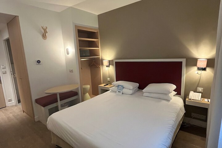 Room 12 of 42